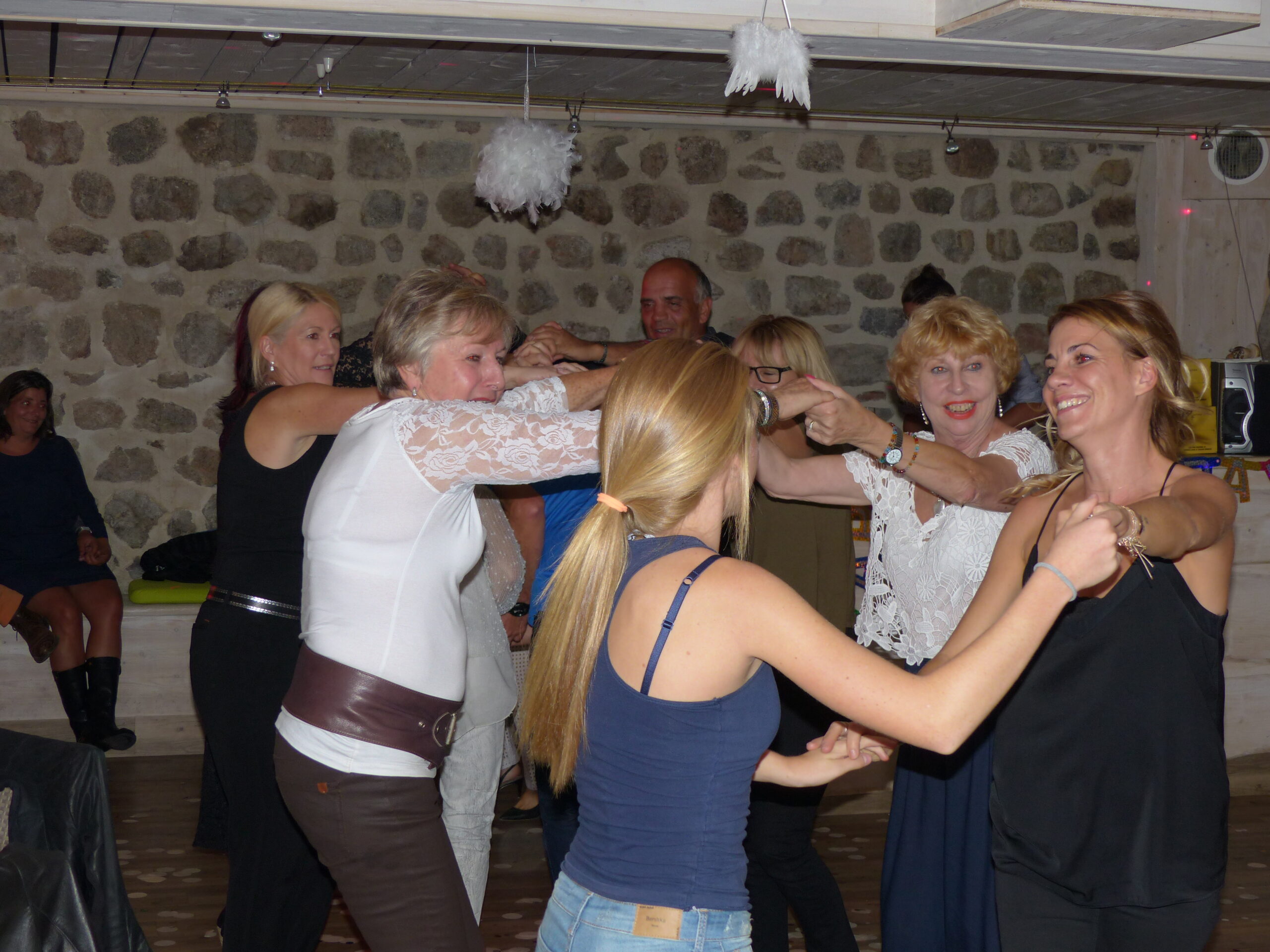 danse danse au gîte de groupe les éperviers